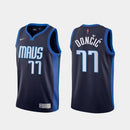 Regata NBA Dallas Mavericks Earned Edition 20/21 Nike Authentic Swingman Doncic 77 - Azul